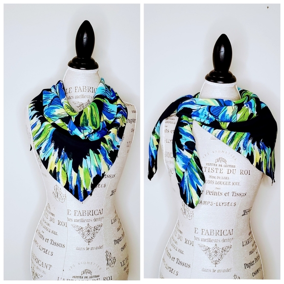 Beautiful Large Square Floral Scarf Like New - Picture 5 of 8